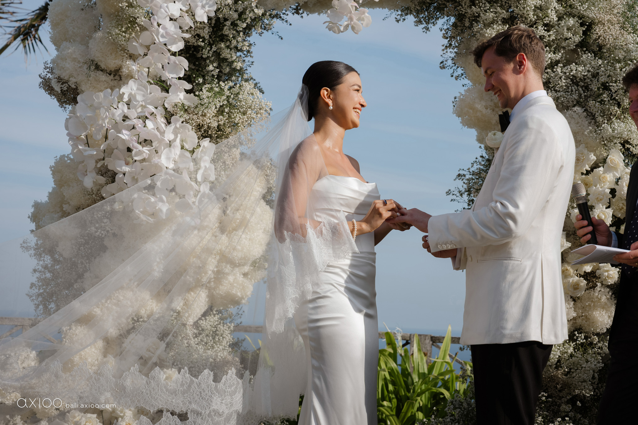 Axioo: In the Spur of the Moment